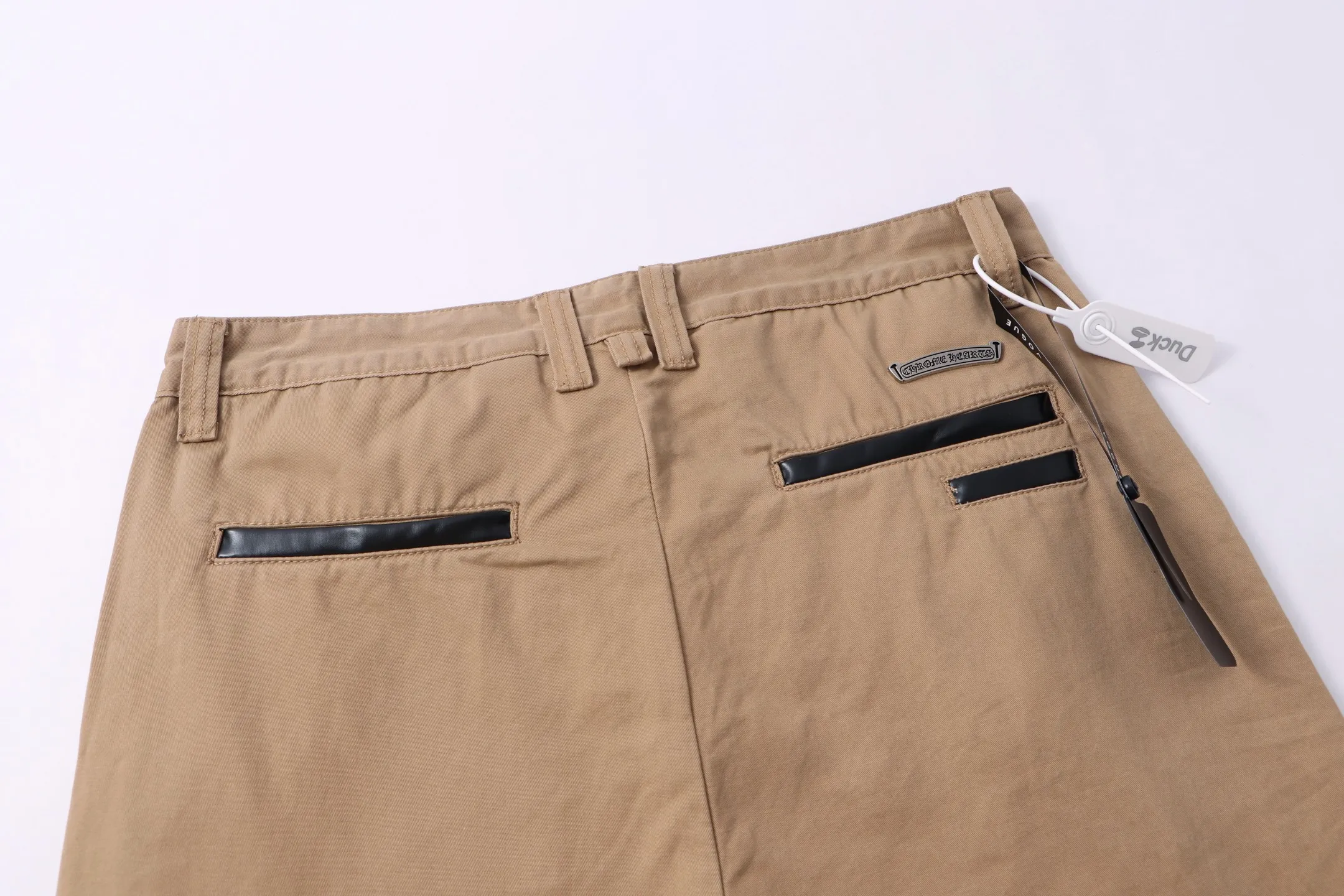 P220 model number: H70 ChromeHearts & Chrome Heart Khaki clean casual pants and jeans, original hardware accessories, washed and other hanging tags, QR code analysis is from the original factory, high degree of restoration, you are welcome to compare the products~ Three-dimensional version, loose and comfortable, not picky about the figure, taller and slimmer, factory Seiko, original quality control, same style for men and women, can be matched with couples, versatile recommendation, must-have jeans for all seasons, fashionable people have been disappointed From the quality selection of fabrics, the tailoring of details, and the matching of patterns, everything is impeccable! The upper body is so handsome when worn...it can be easily worn by men, women and children! The craftsmanship is made of heavy-duty washed pure cotton denim fabric. After washing, it is soft and thick and looks very stylish when worn. Size: 28, 30, 32, 34, 36 (S-XXL) Color: Khaki